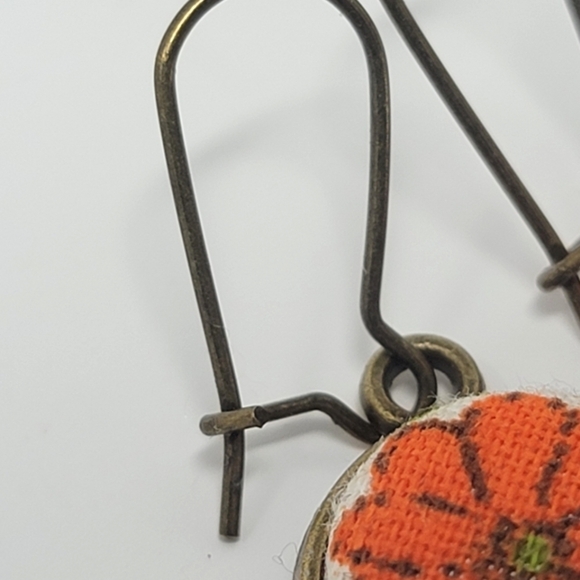 New Handmade | Vintage Floral Upcycled Fabric Button Earwire Dangle Earrings - Picture 2 of 3